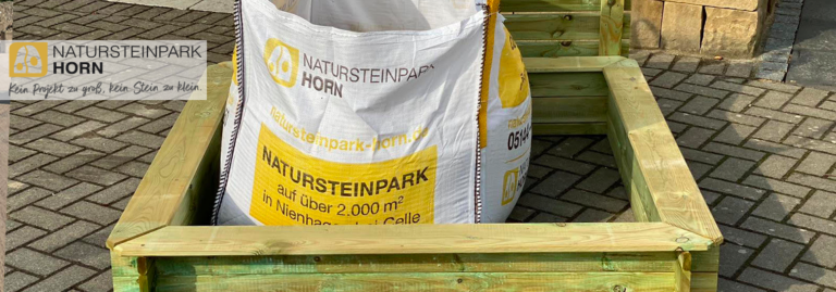 Holz Sandkiste mit Deckel von Natursteinpark Horn